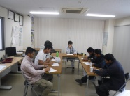 研修生も必死に勉強中